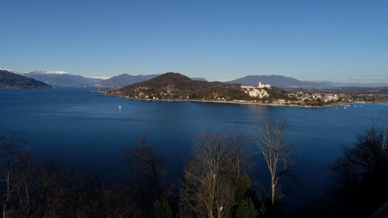 La Casa Nel Parco Villa Arona Luaran gambar